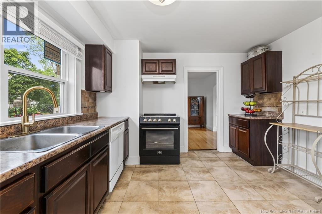 98 Maple Street Property Photo 27