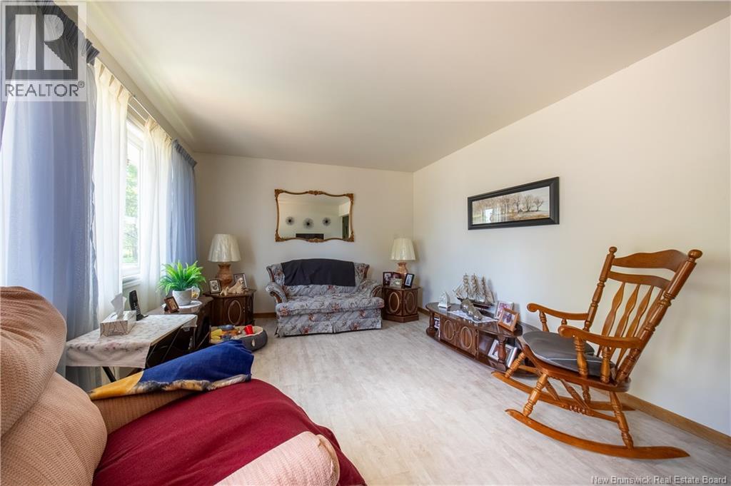 2 Manchester Crescent Property Photo 2