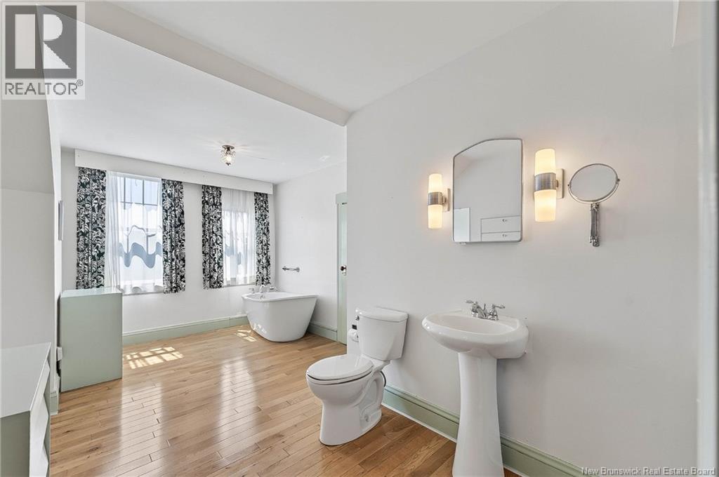 101 Carleton Street Property Photo 29