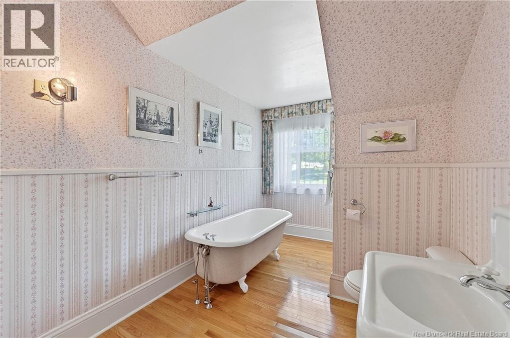 101 Carleton Street Property Photo 38