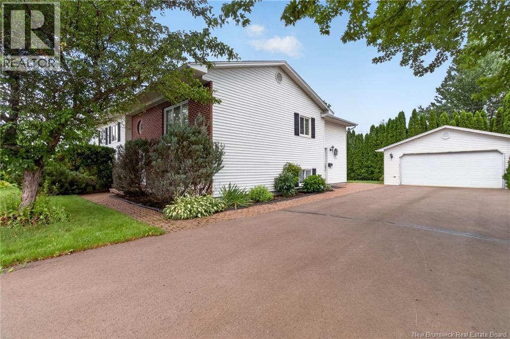 343 Glencairn Drive Property Photo 2