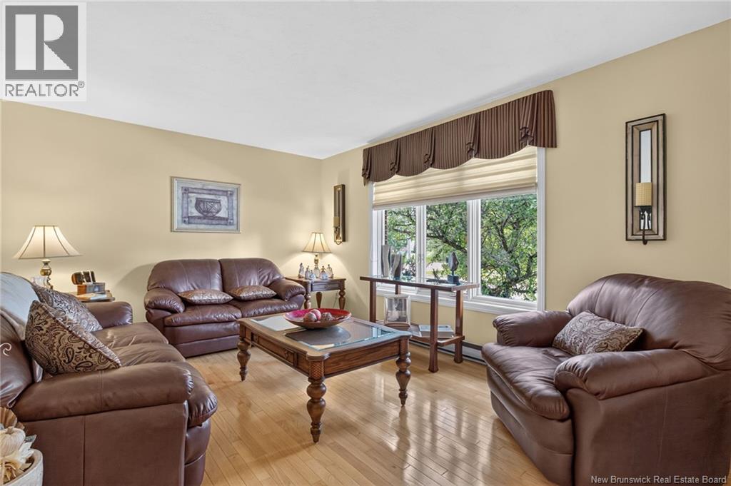 343 Glencairn Drive Property Photo 5