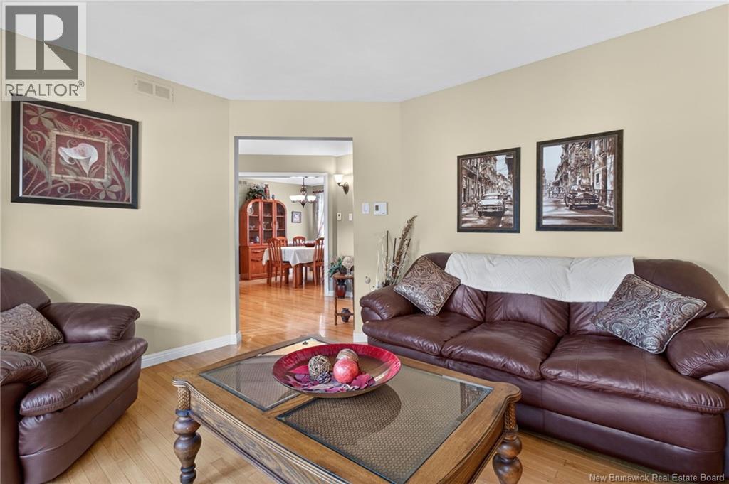 343 Glencairn Drive Property Photo 6