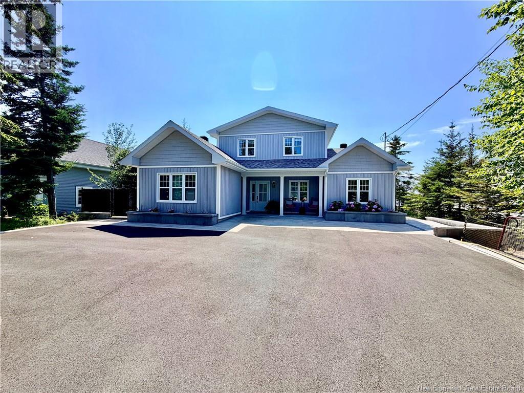 1635 Queen Elizabeth Drive Property Photo 1
