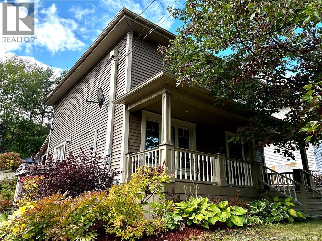 22 21e Avenue Property Photo 2