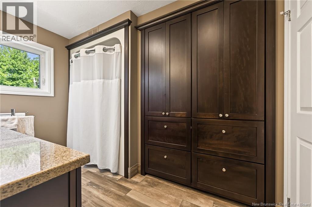 338 Vanier Property Photo 32