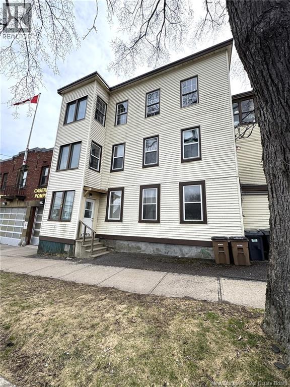 290 King St W Property Photo 1