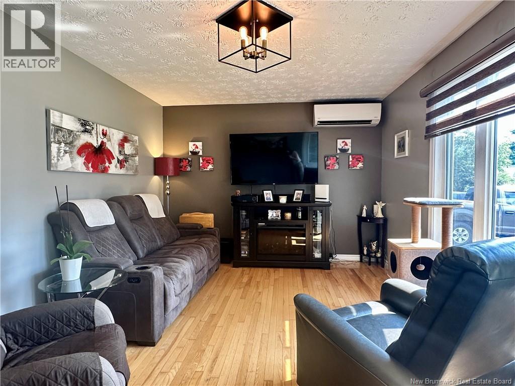 12 Léonard Street Property Photo 3