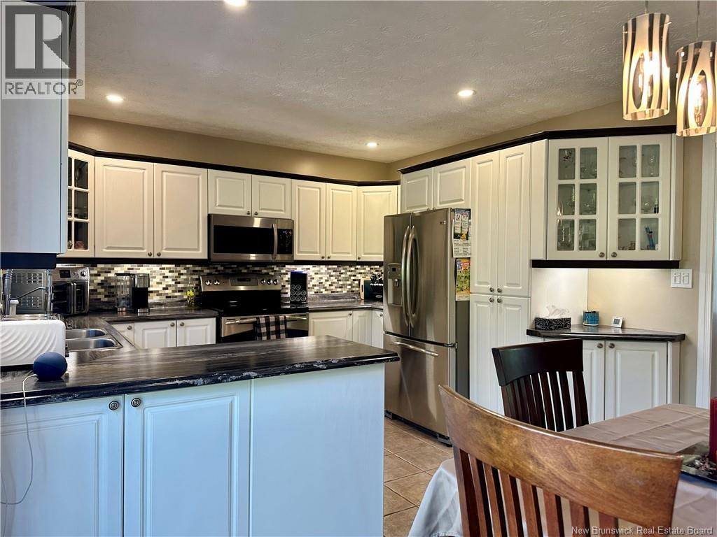 12 Léonard Street Property Photo 6