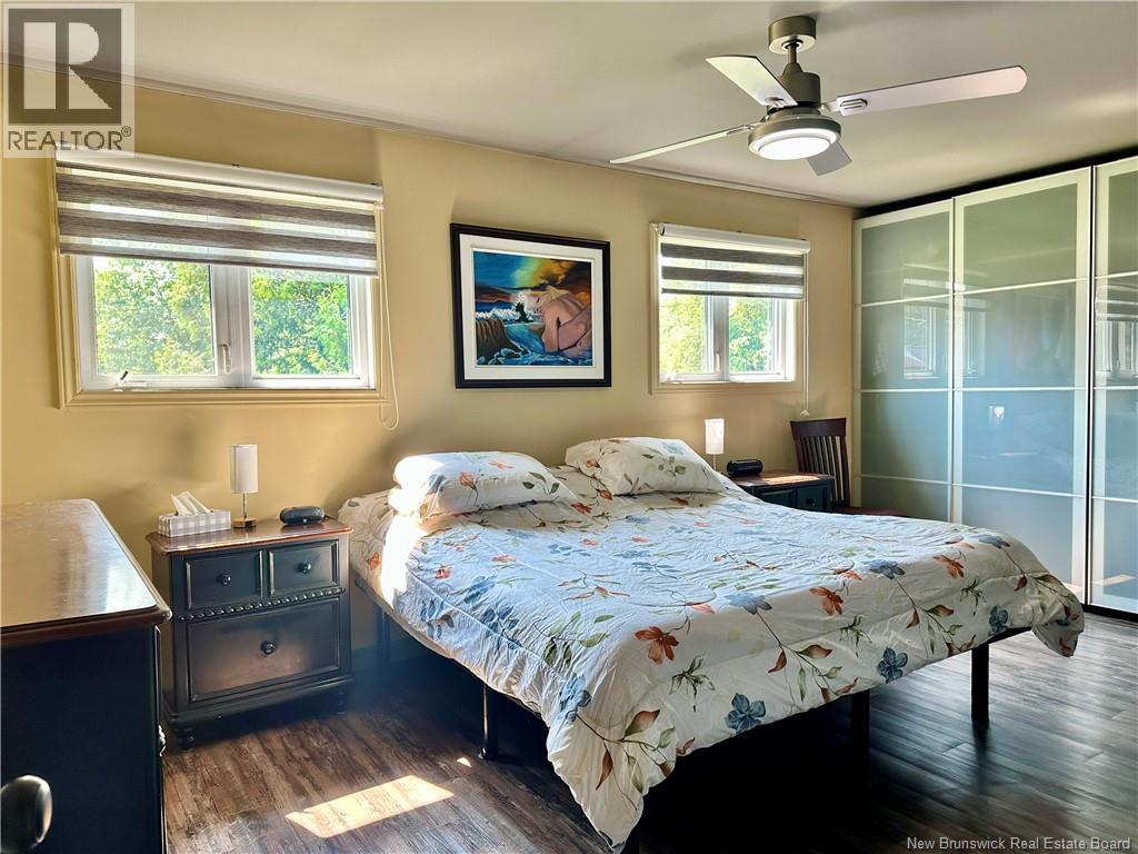 12 Léonard Street Property Photo 10