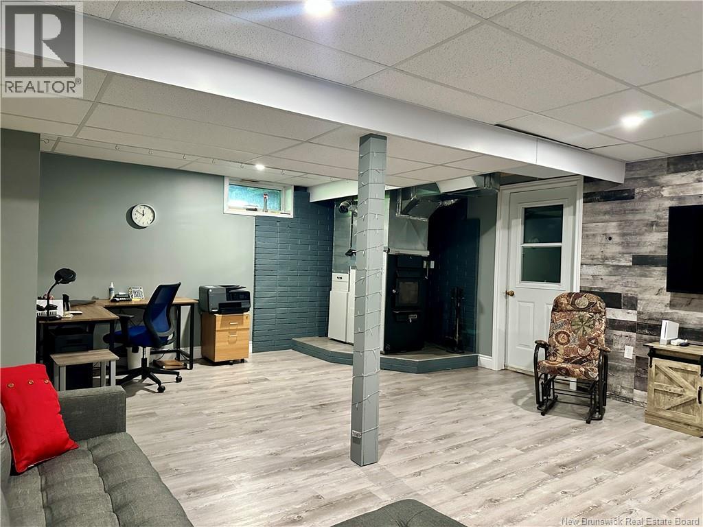 12 Léonard Street Property Photo 13