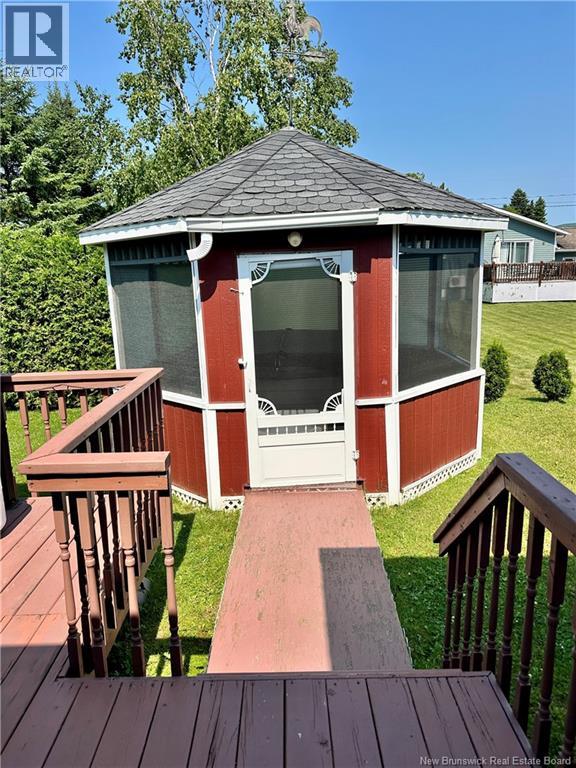 12 Léonard Street Property Photo 23