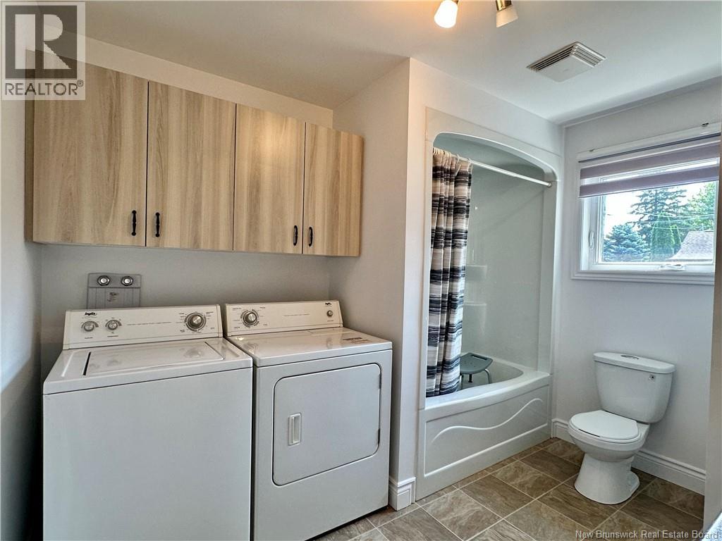 12 Léonard Street Property Photo 31
