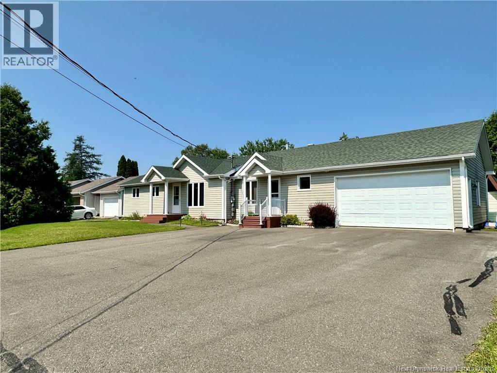 12 Léonard Street Property Photo 33
