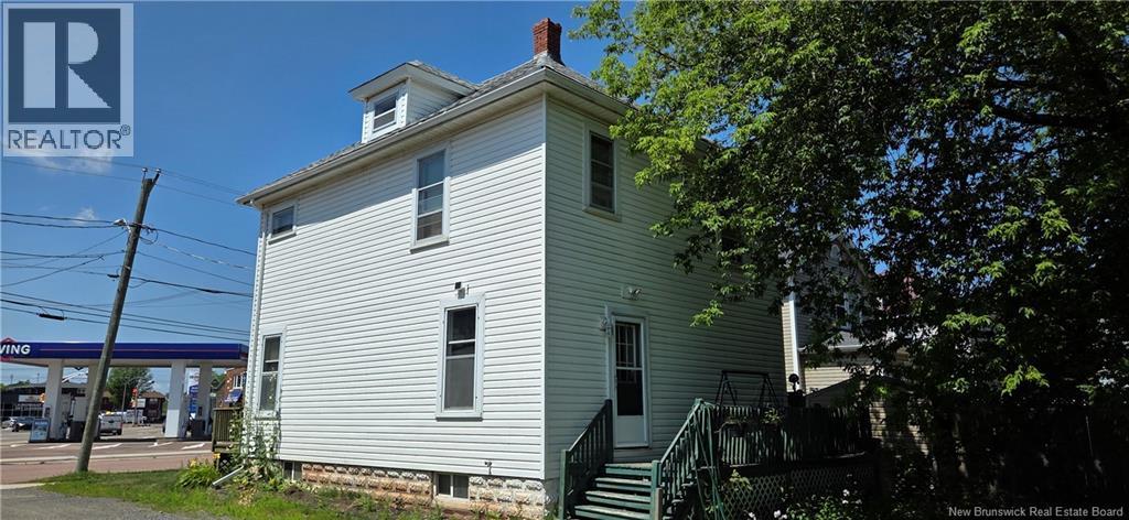 5 Maple Street Property Photo 3