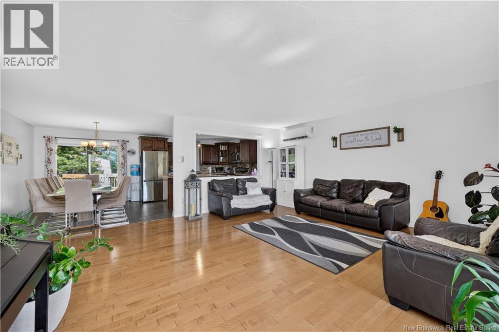 81 Queensway Drive Property Photo 2