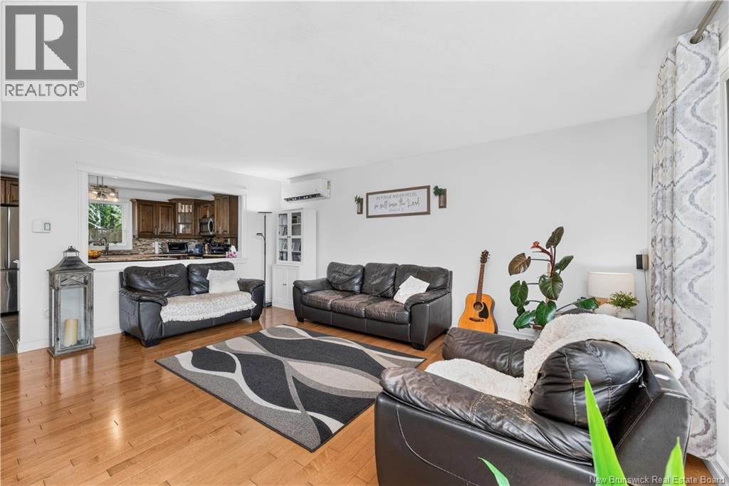 81 Queensway Drive Property Photo 4