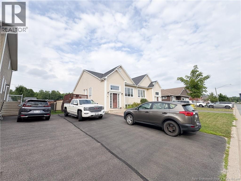 50 Ashley Crescent Property Photo 2