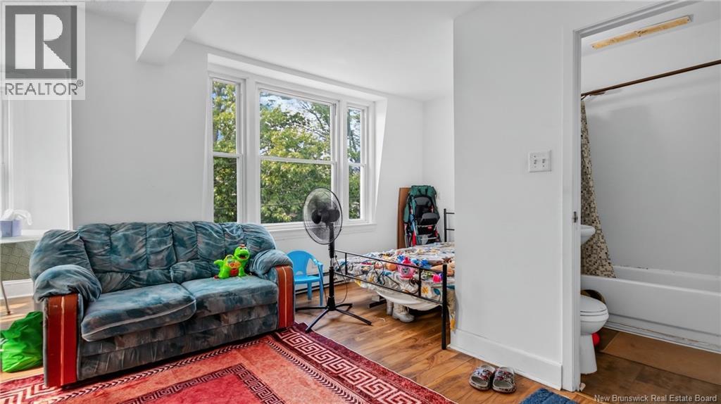 42 Railway Property Photo 34