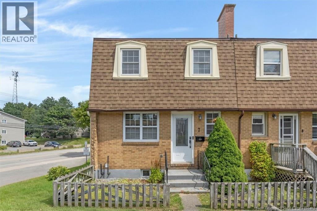 7 Hampton Manor