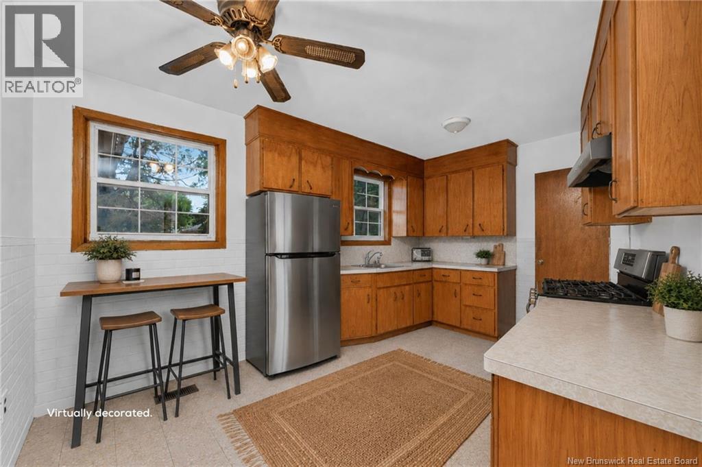 232 Leslie Street Property Photo 8