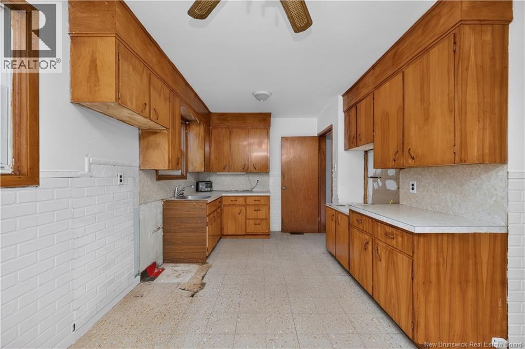 232 Leslie Street Property Photo 10
