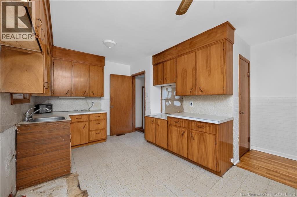 232 Leslie Street Property Photo 11