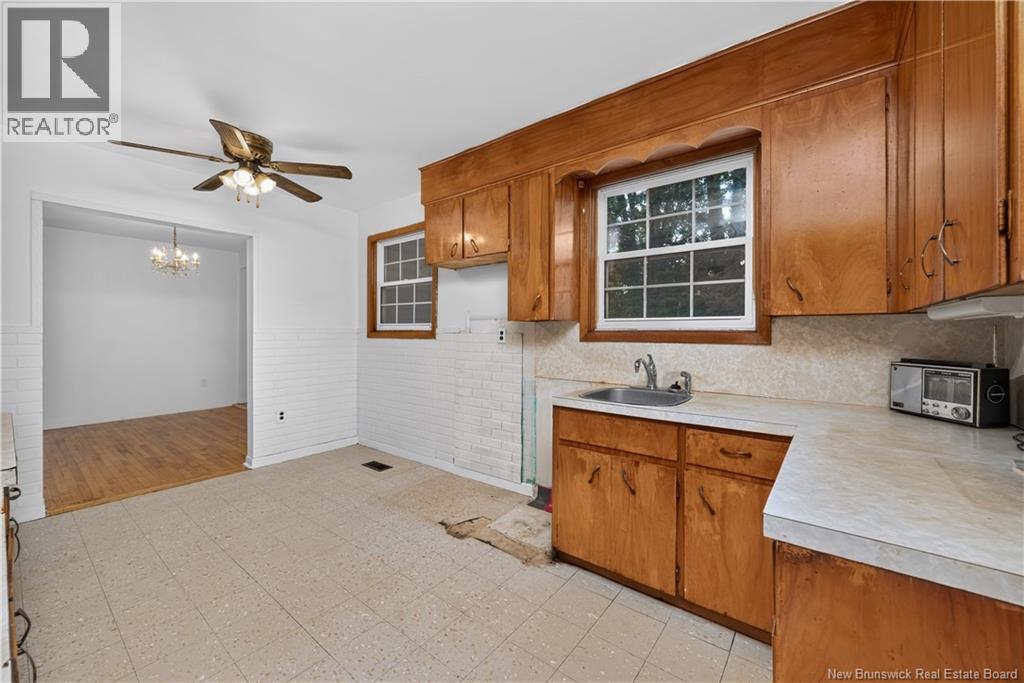 232 Leslie Street Property Photo 13
