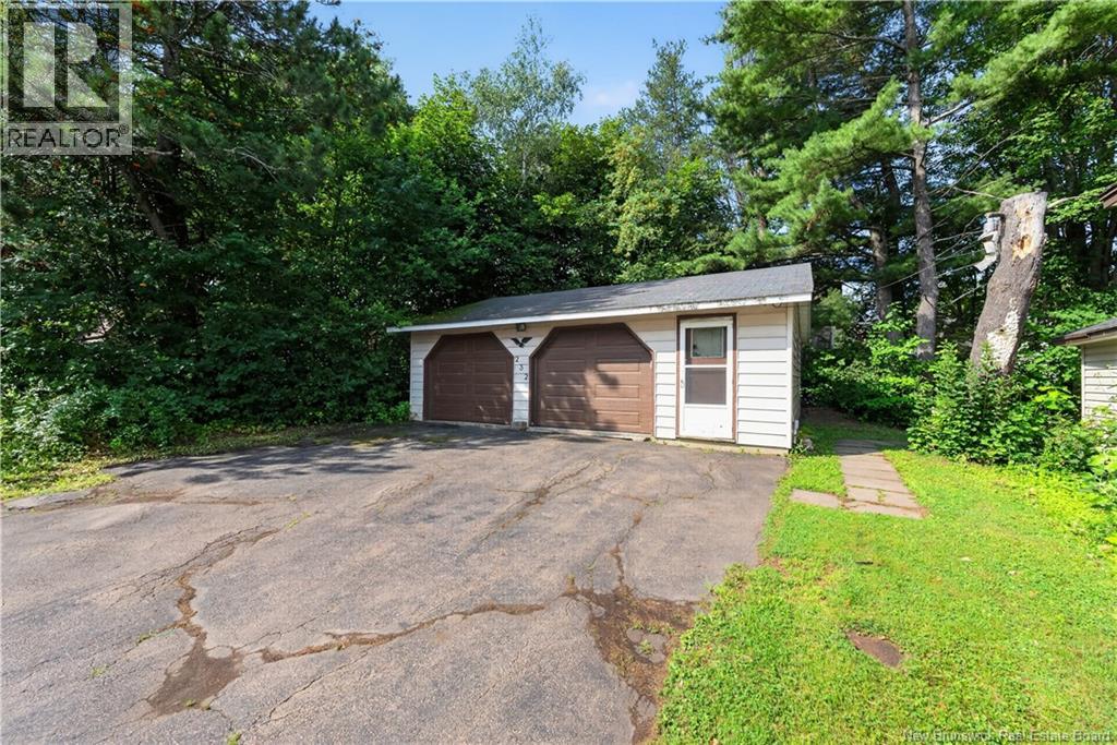 232 Leslie Street Property Photo 43