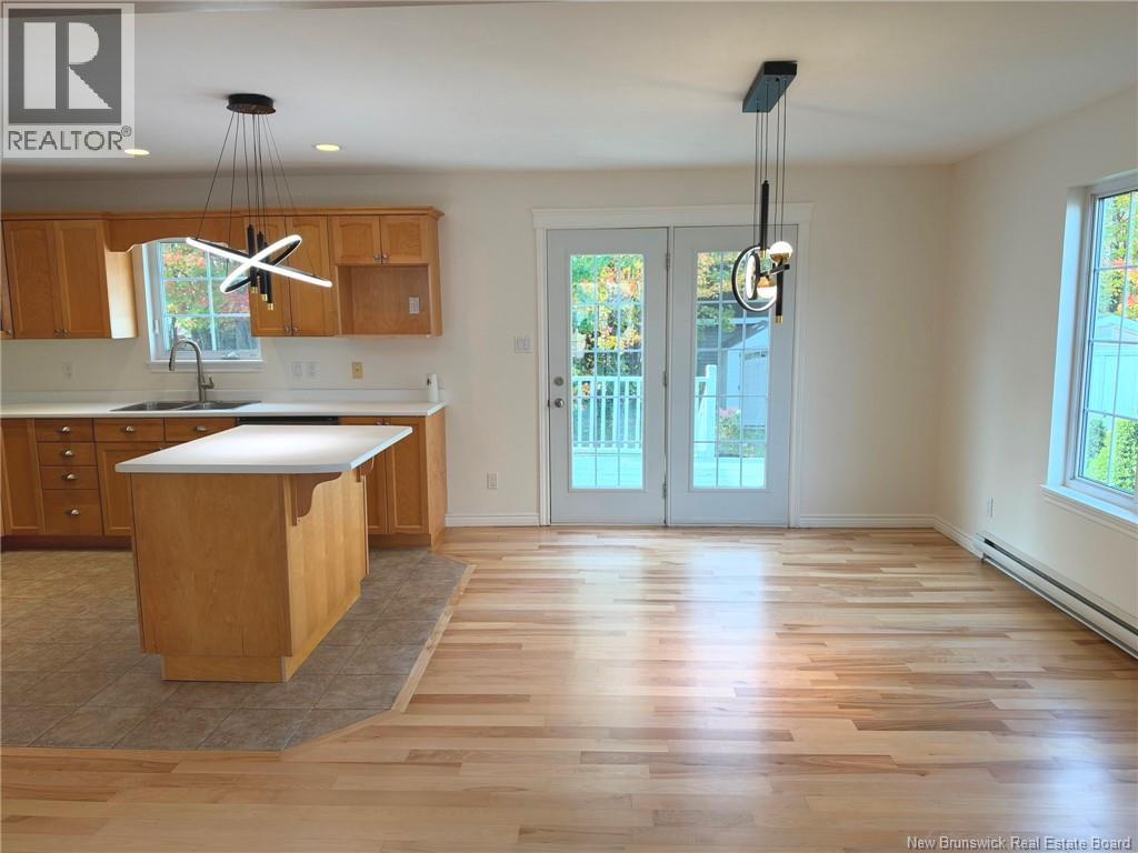 302 Lonsdale Drive Property Photo 5