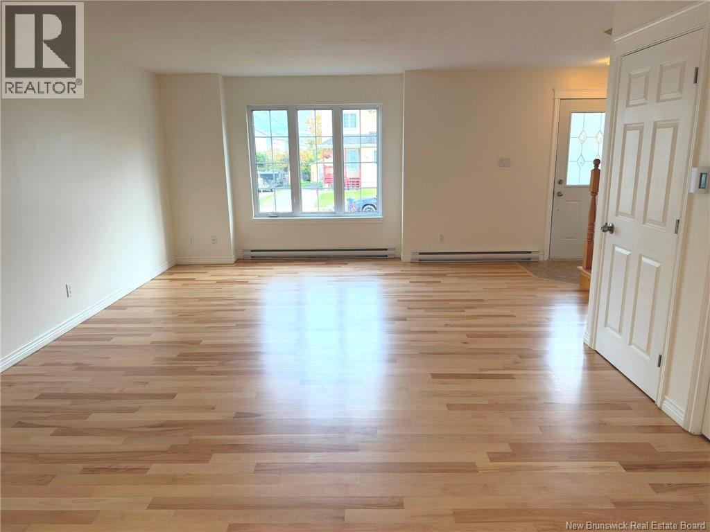 302 Lonsdale Drive Property Photo 7