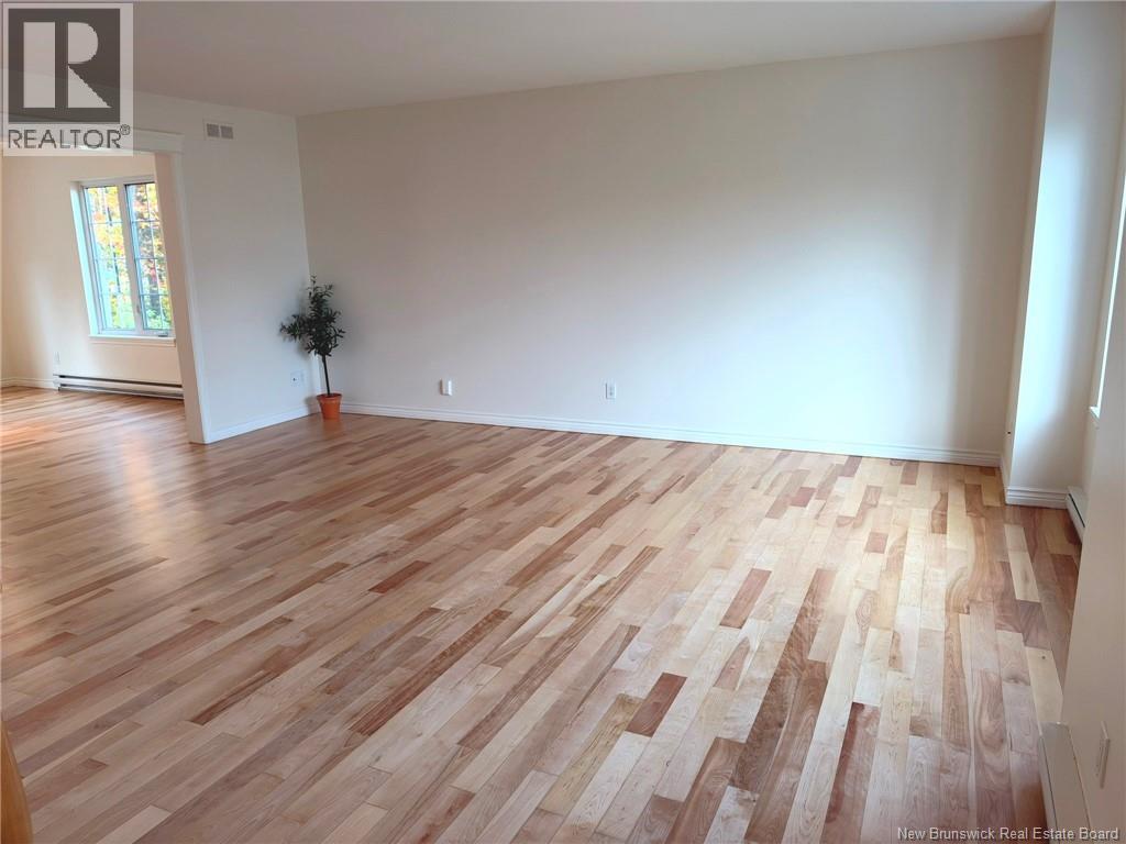 302 Lonsdale Drive Property Photo 8