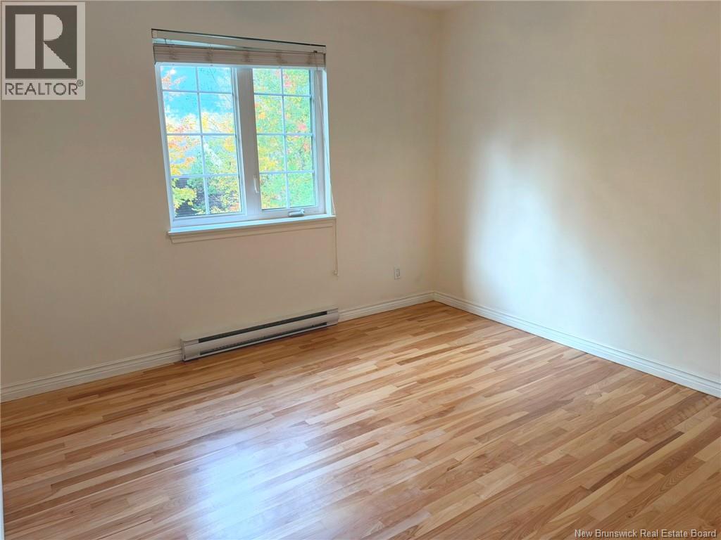 302 Lonsdale Drive Property Photo 12