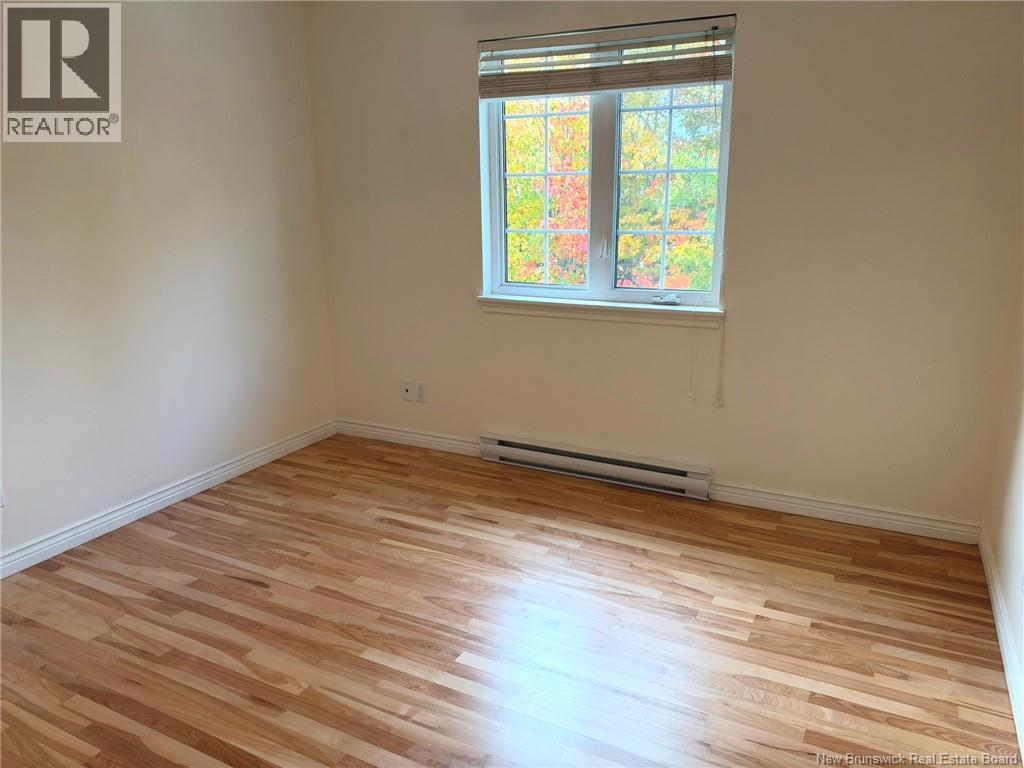 302 Lonsdale Drive Property Photo 14