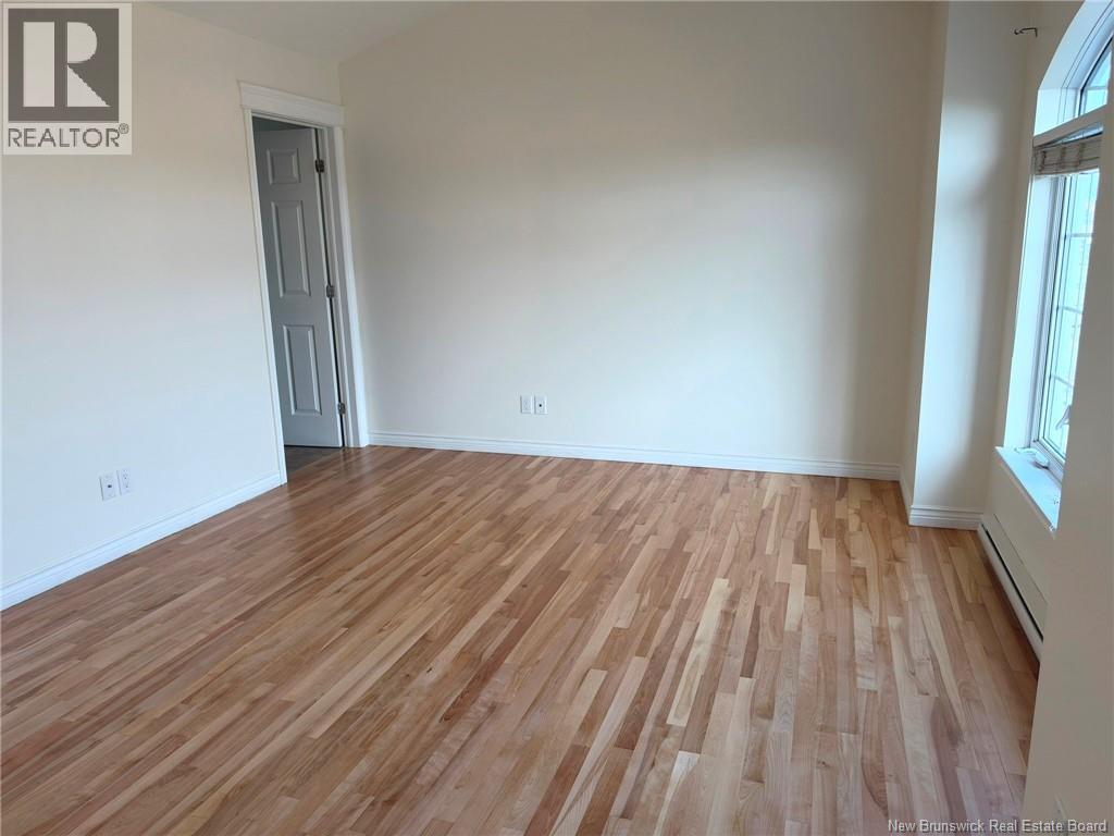 302 Lonsdale Drive Property Photo 15