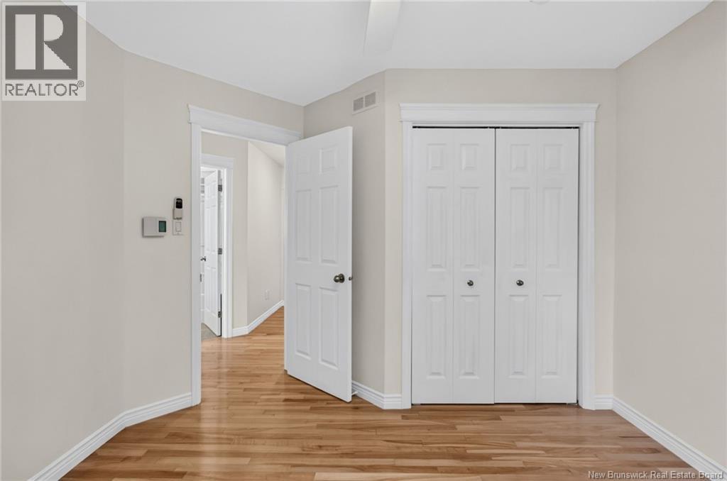 302 Lonsdale Drive Property Photo 25