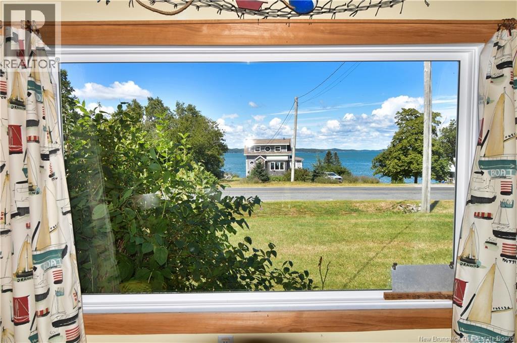 672 North Road Property Photo 4