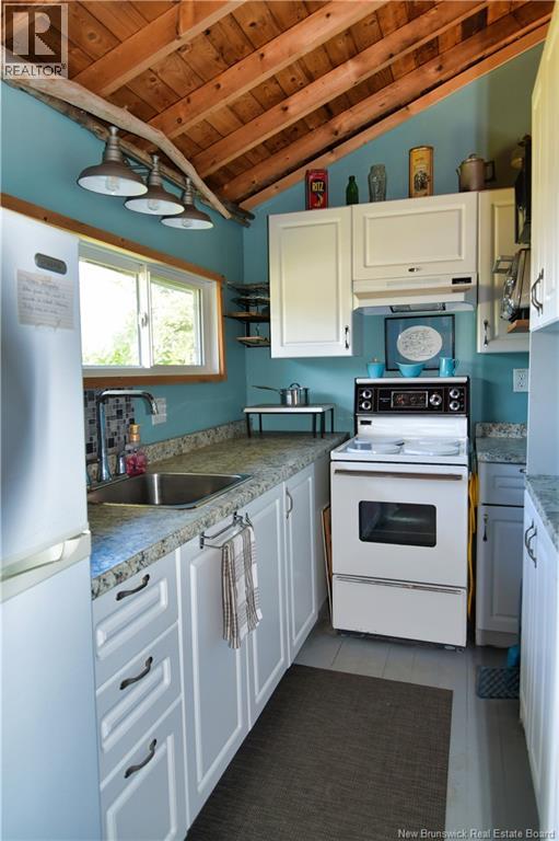 672 North Road Property Photo 6