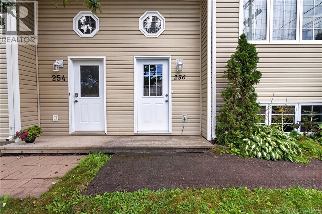 256 Glencairn Drive Property Photo 10