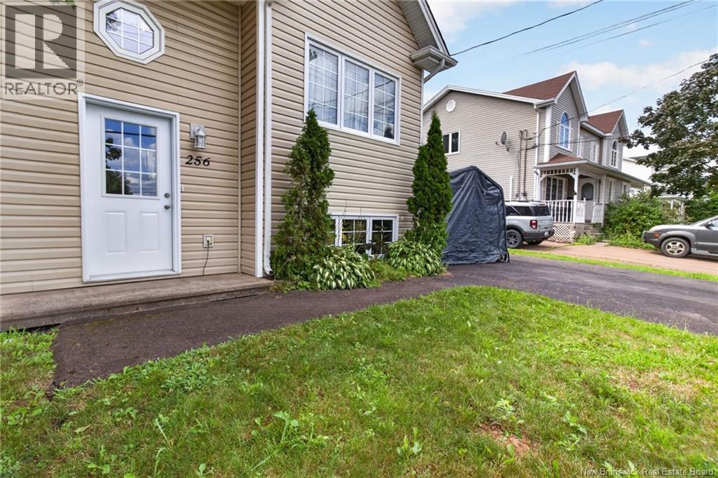 256 Glencairn Drive Property Photo 13