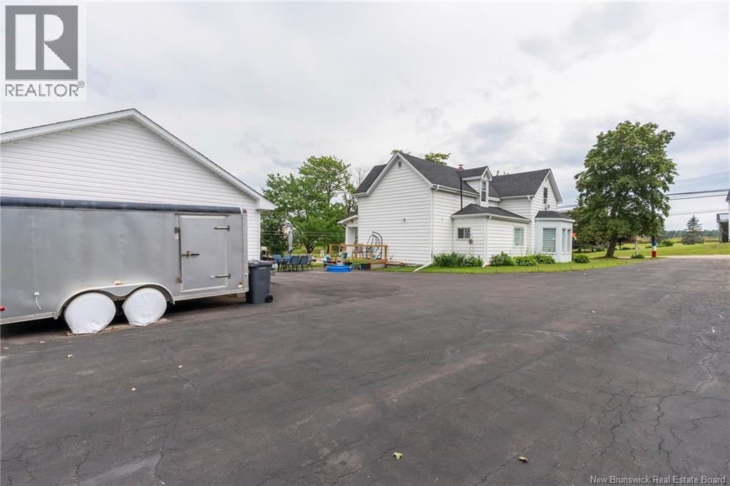 172 La Vallee Property Photo 45