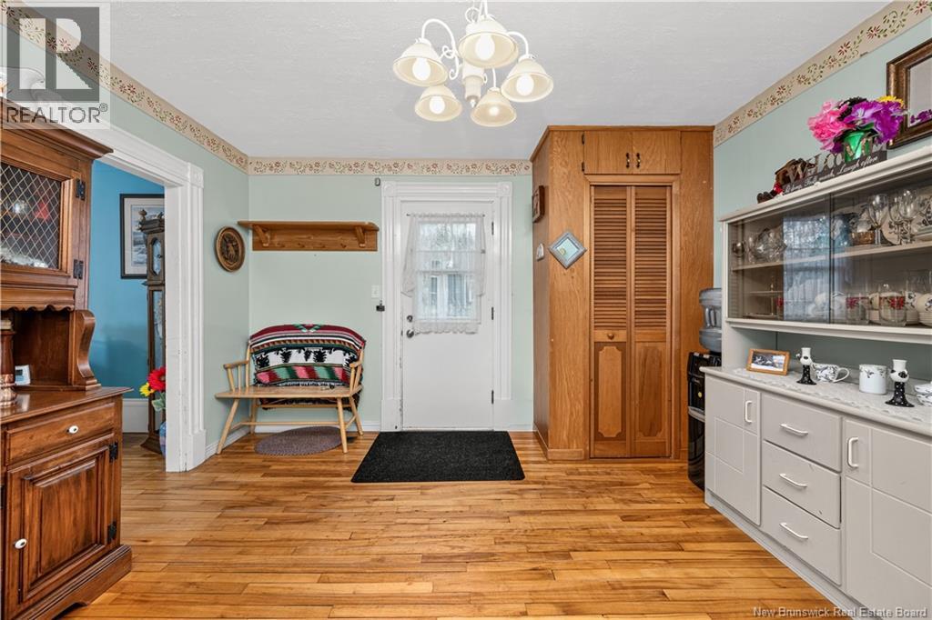 5910 King Street Property Photo 7