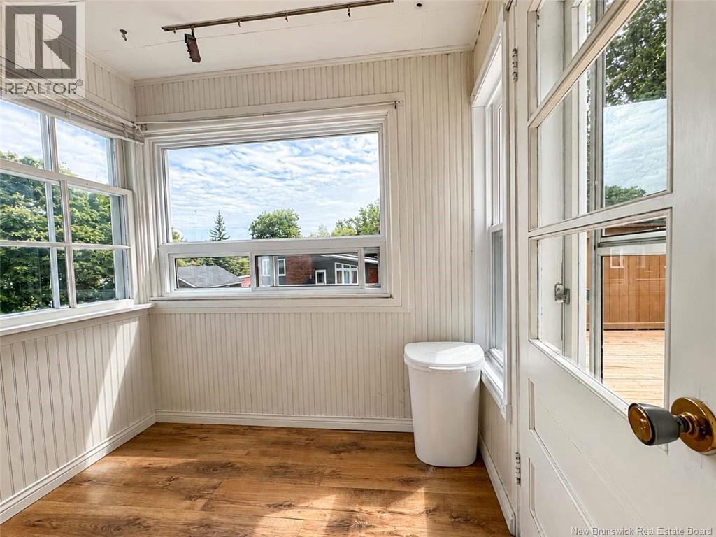 512 Riverview Street Property Photo 10