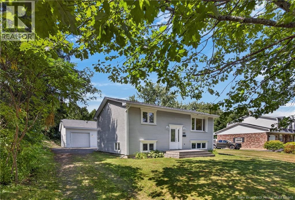 880 Glengarry Place Property Photo 1