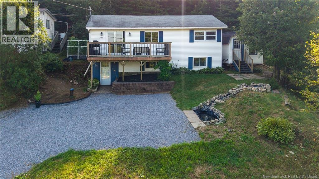 225 Woolastook Drive Property Photo 1