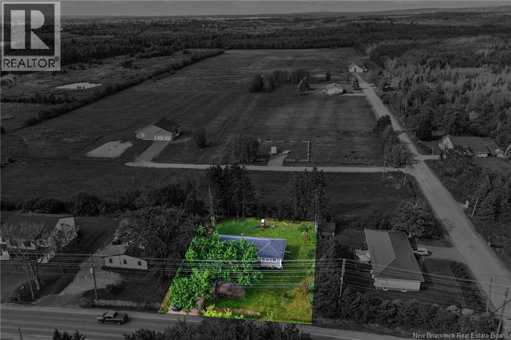 1042 Elmwood Drive Property Photo 3