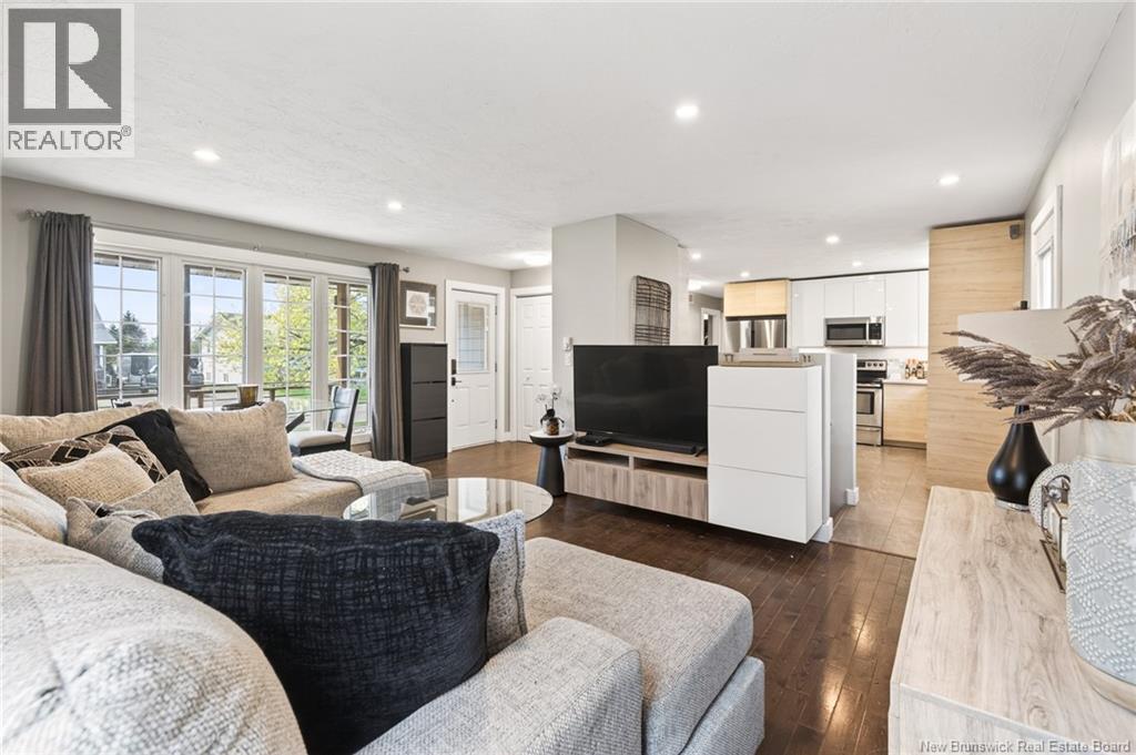 139 Magellan Property Photo 3