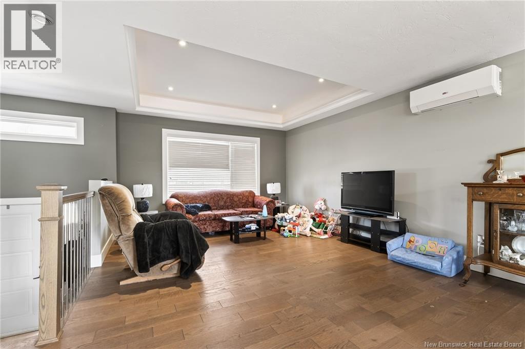 95 Doiron Street Property Photo 11