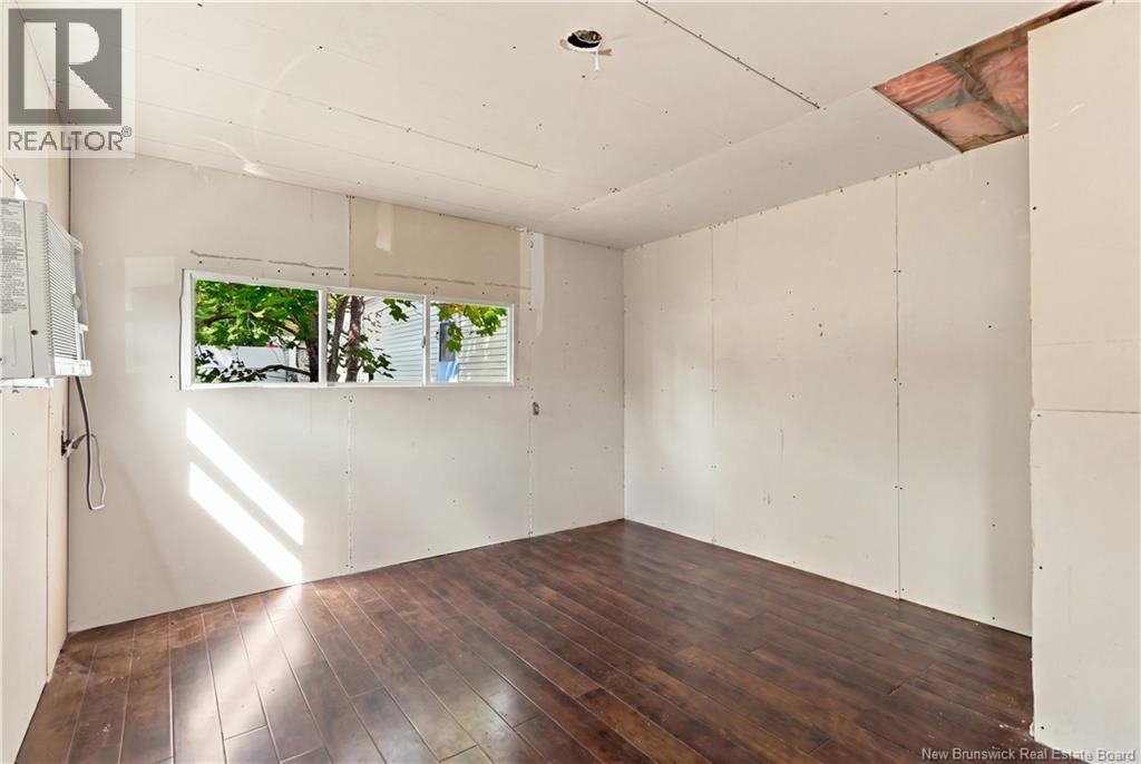 23 Douglas Crescent Property Photo 20
