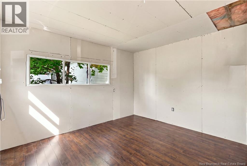 23 Douglas Crescent Property Photo 21